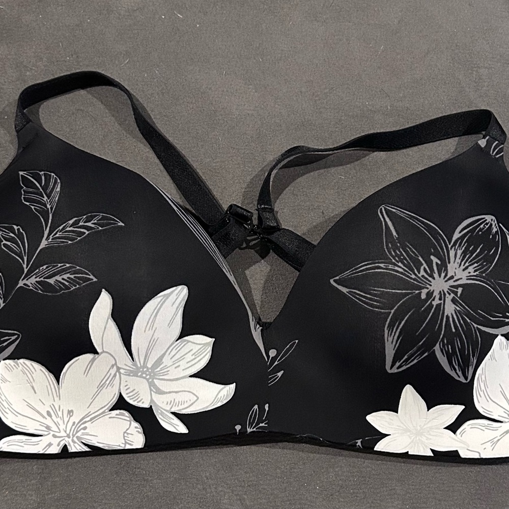 Auden Black and White Floral Bra (wireless)